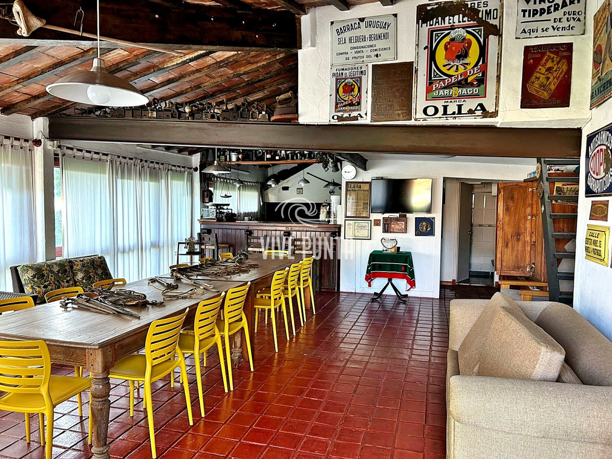 Casa ID.1042 - Hermosa casa en alquiler 