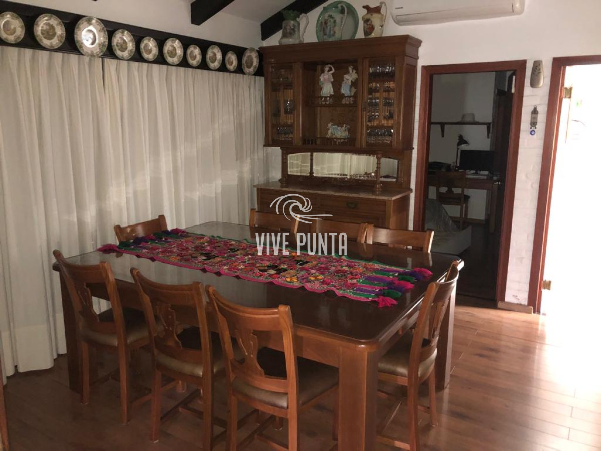 Casa ID.1042 - Hermosa casa en alquiler 