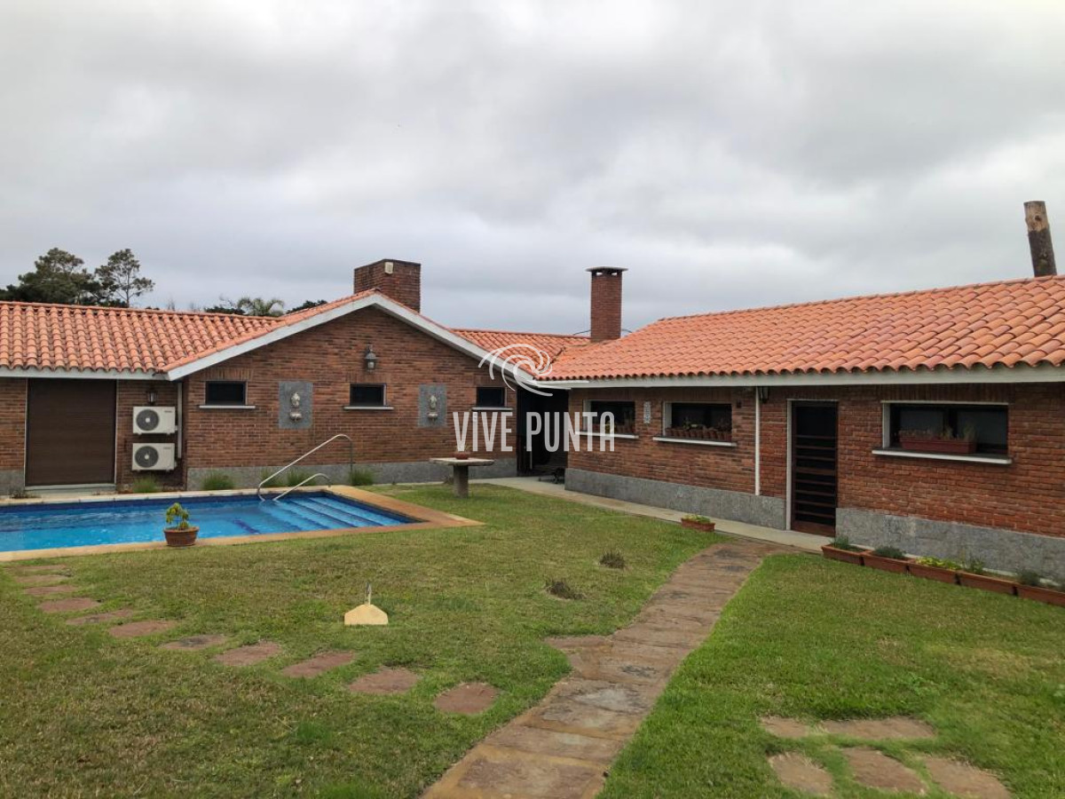 Casa ID.1042 - Hermosa casa en alquiler 