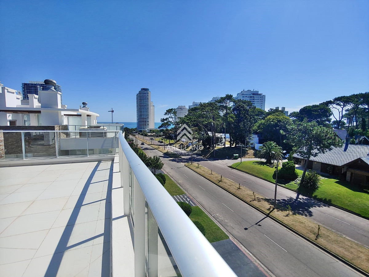 Apartamento ID.2983 - Venta Penthouse a pasos del mar.