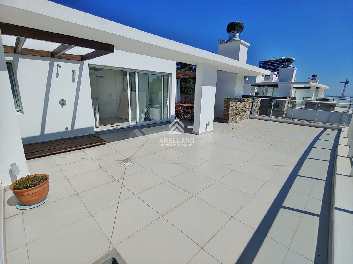Apartamento ID.2983 - Venta Penthouse a pasos del mar.