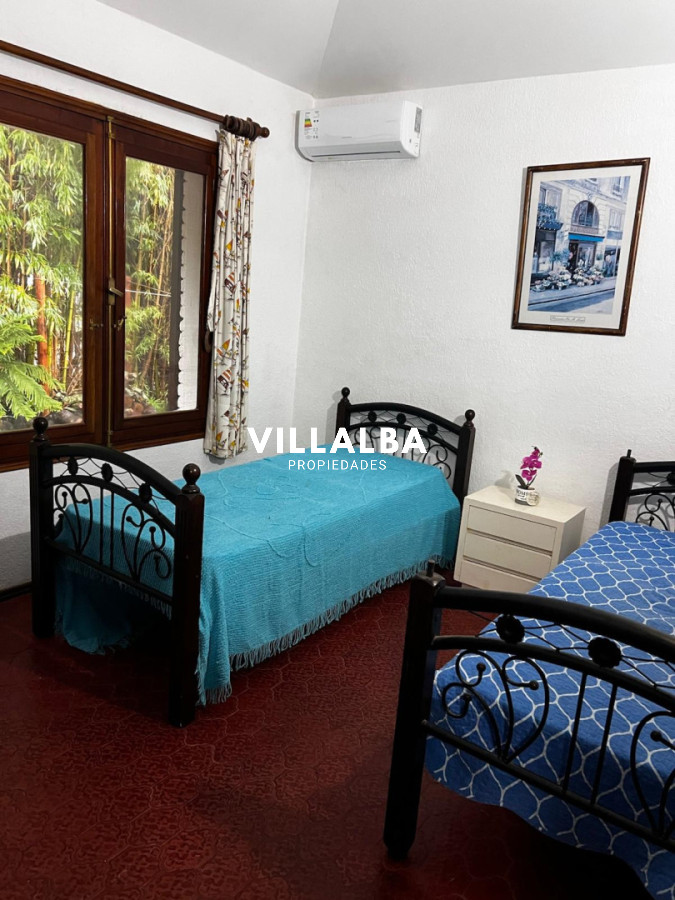 Casa ID.4675 - Casa de 4 dormitorios con piscina en Punta del Este 