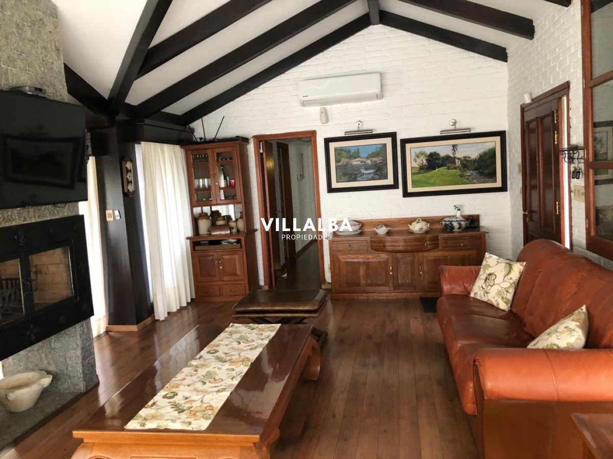 Casa ID.2753 - Hermosa casa en alquiler 