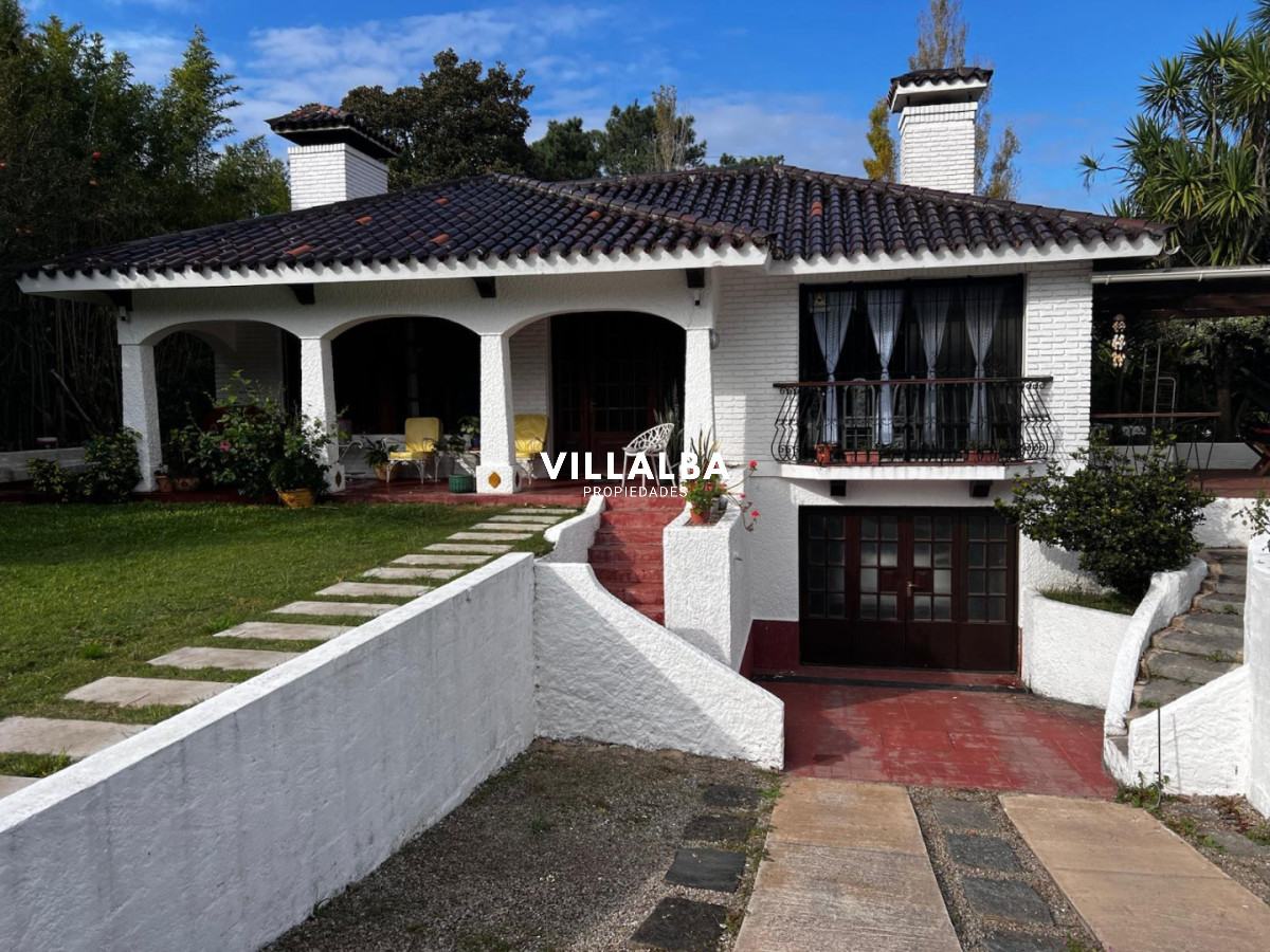 Casa ID.4675 - Casa de 4 dormitorios con piscina en Punta del Este 