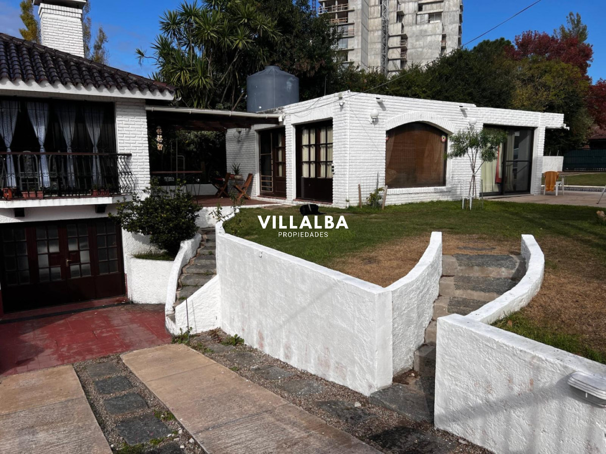 Casa ID.4675 - Casa de 4 dormitorios con piscina en Punta del Este 