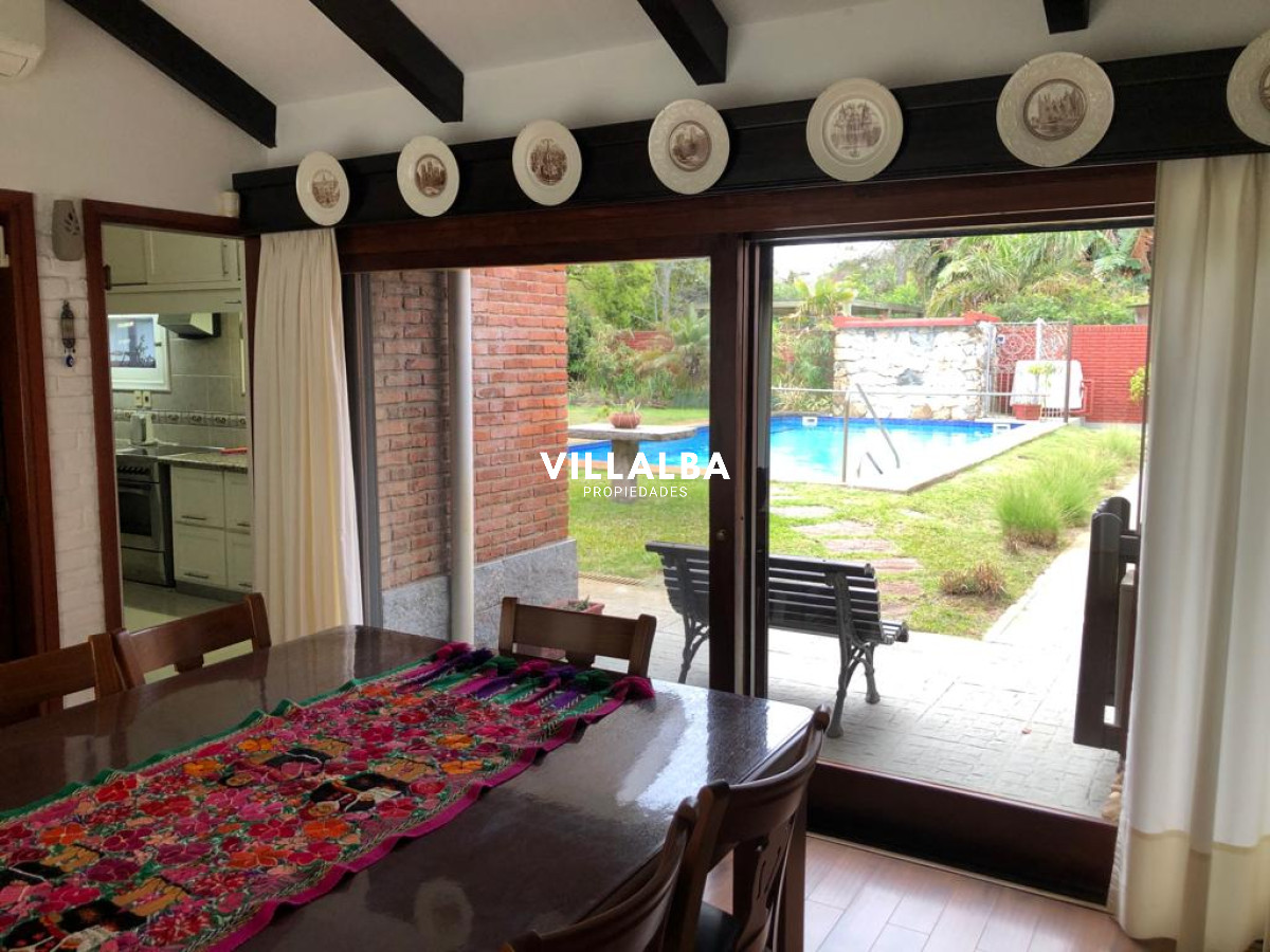 Casa ID.2753 - Hermosa casa en alquiler 