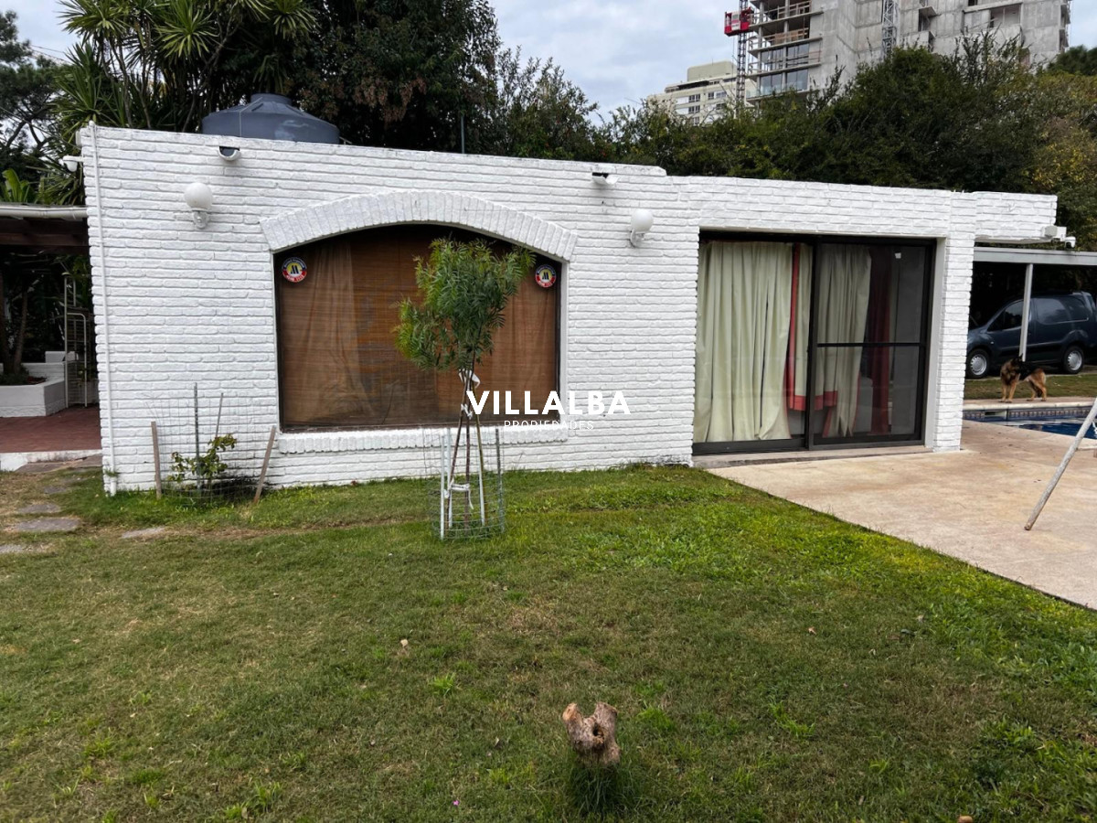 Casa ID.4675 - Casa de 4 dormitorios con piscina en Punta del Este 