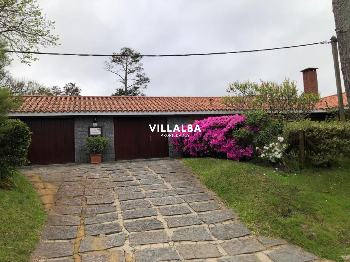 Hermosa casa en alquiler - GoPunta - Portal Inmobiliario de Punta del Este - Maldonado