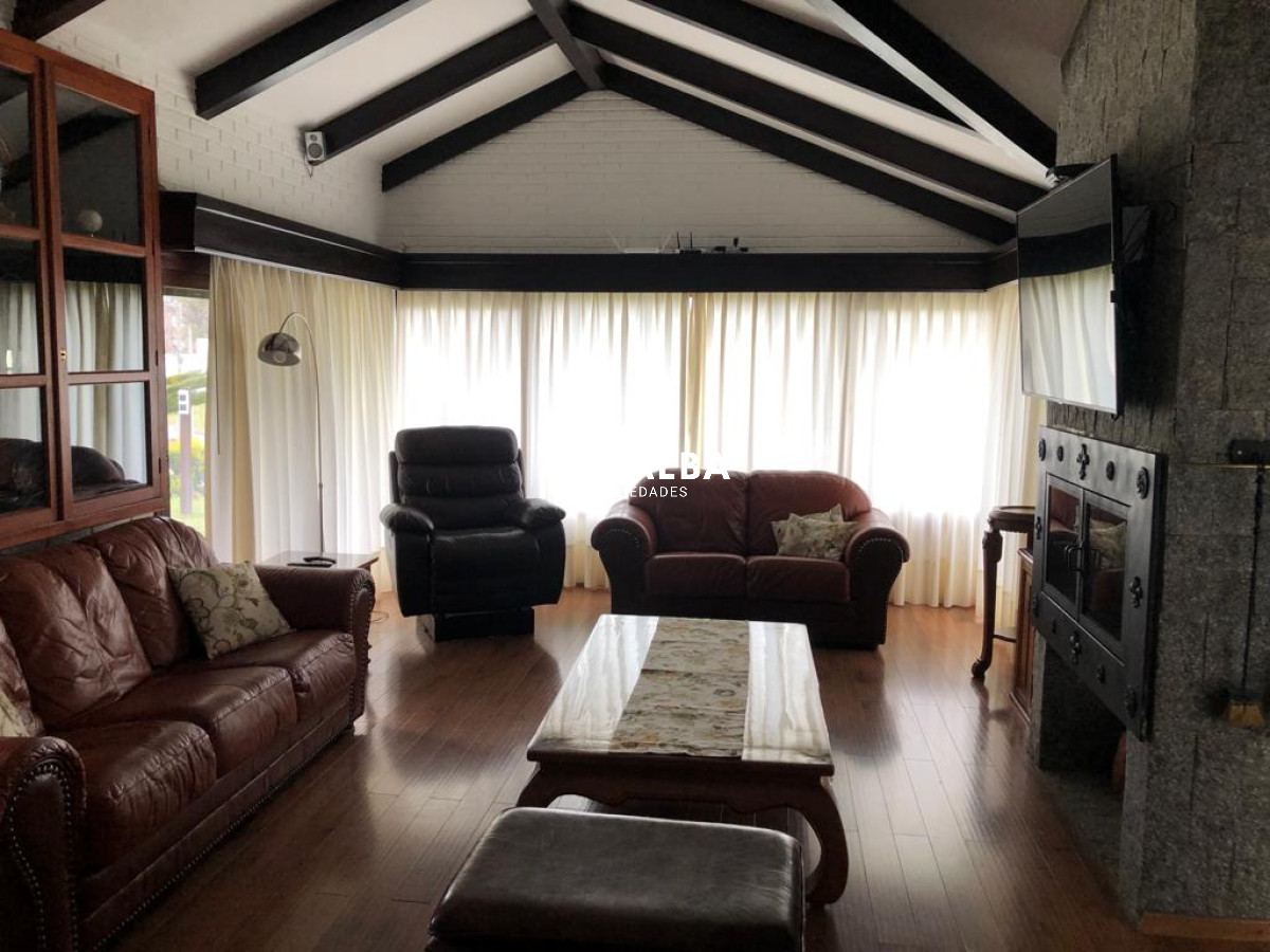 Casa ID.2753 - Hermosa casa en alquiler 