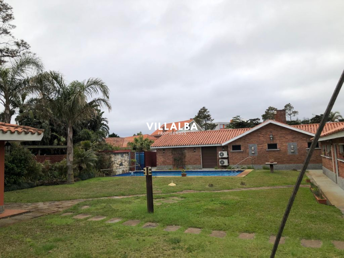 Hermosa casa en alquiler - GoPunta - Portal Inmobiliario de Punta del Este - Maldonado