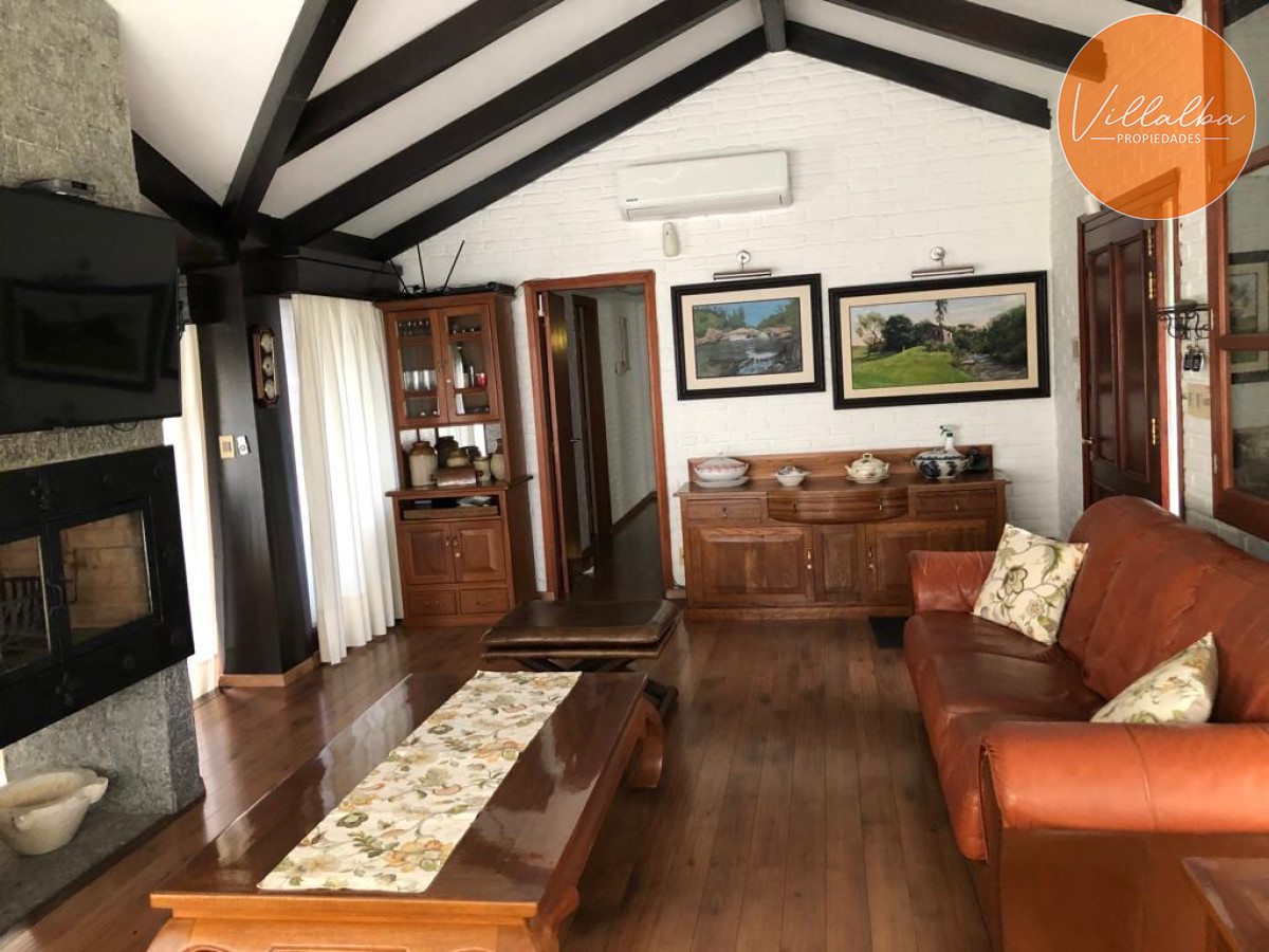 Casa ID.2753 - Hermosa casa en alquiler 