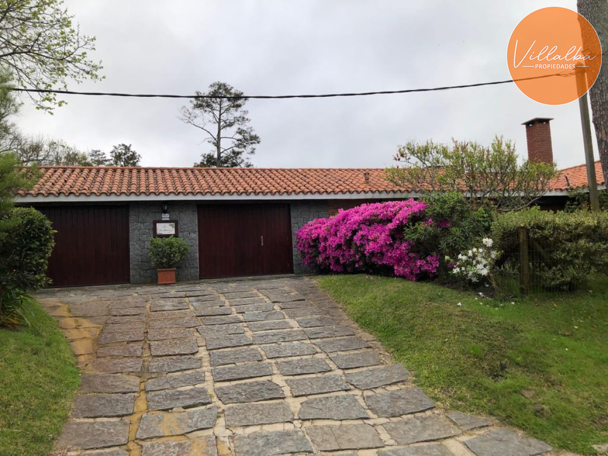 Casa ID.2753 - Hermosa casa en alquiler 