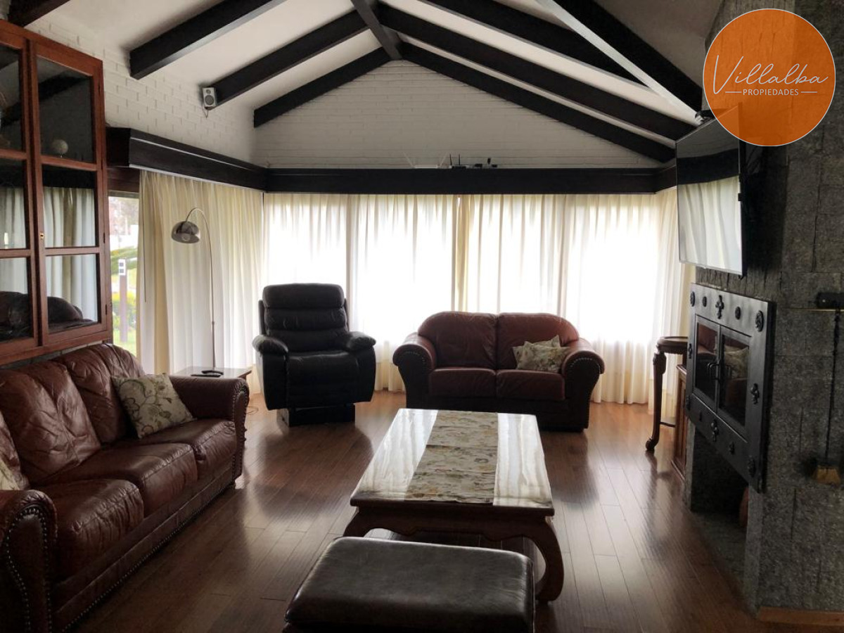 Casa ID.2753 - Hermosa casa en alquiler 