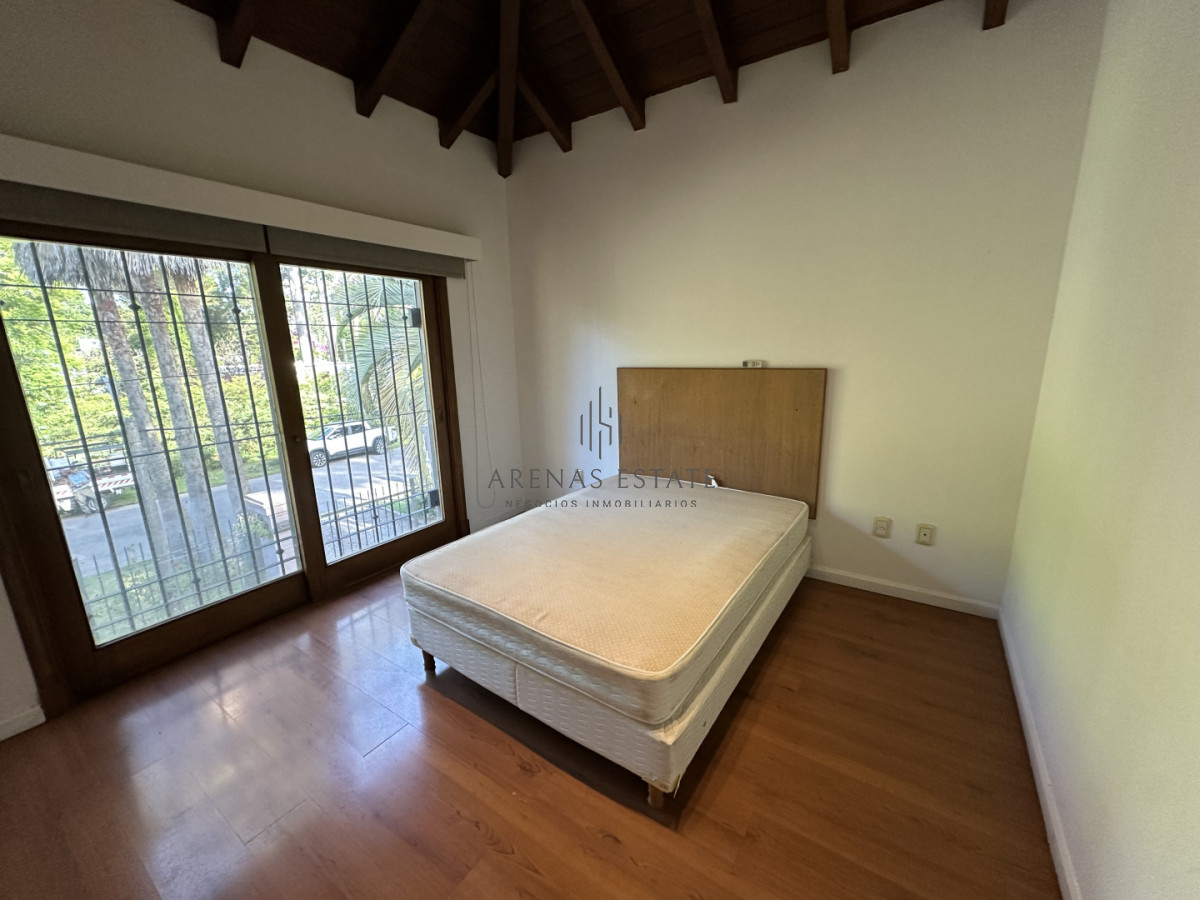 Casa ID.4163 - Casa en venta en Cantegril 