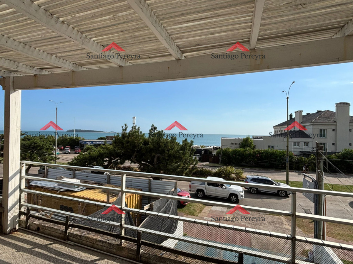 Apartamento ID.17022 - Apartamento de 2 dormitorios en primera linea en venta