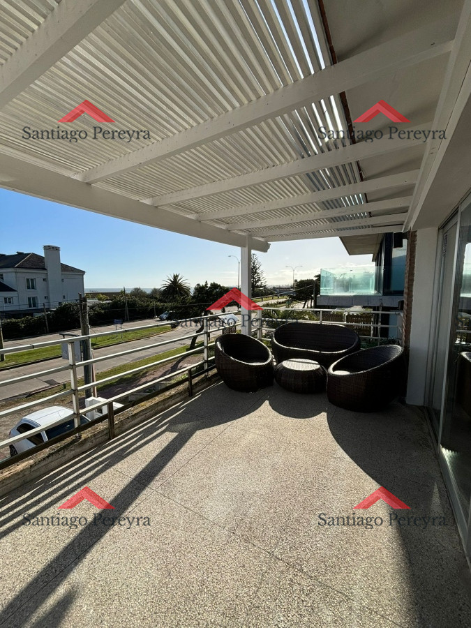 Apartamento ID.17022 - Apartamento de 2 dormitorios en primera linea en venta