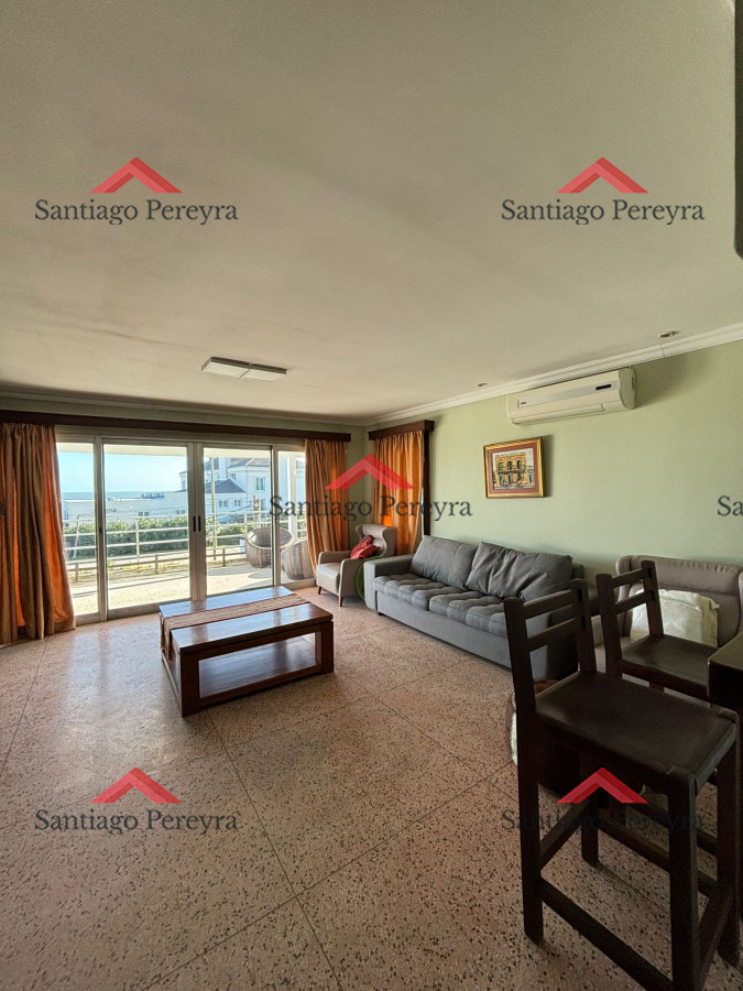 Apartamento ID.17022 - Apartamento de 2 dormitorios en primera linea en venta