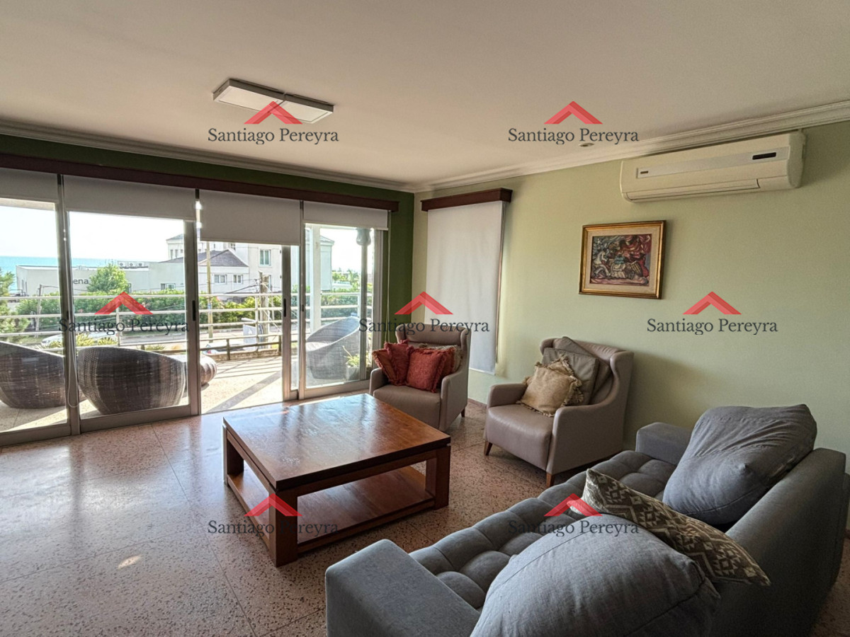 Apartamento ID.17022 - Apartamento de 2 dormitorios en primera linea en venta
