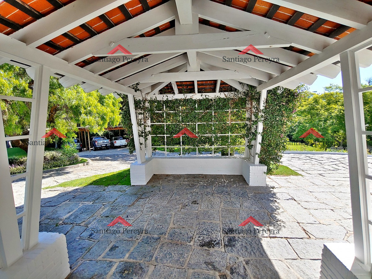 Casa ID.8926 - Mansión con gran terreno