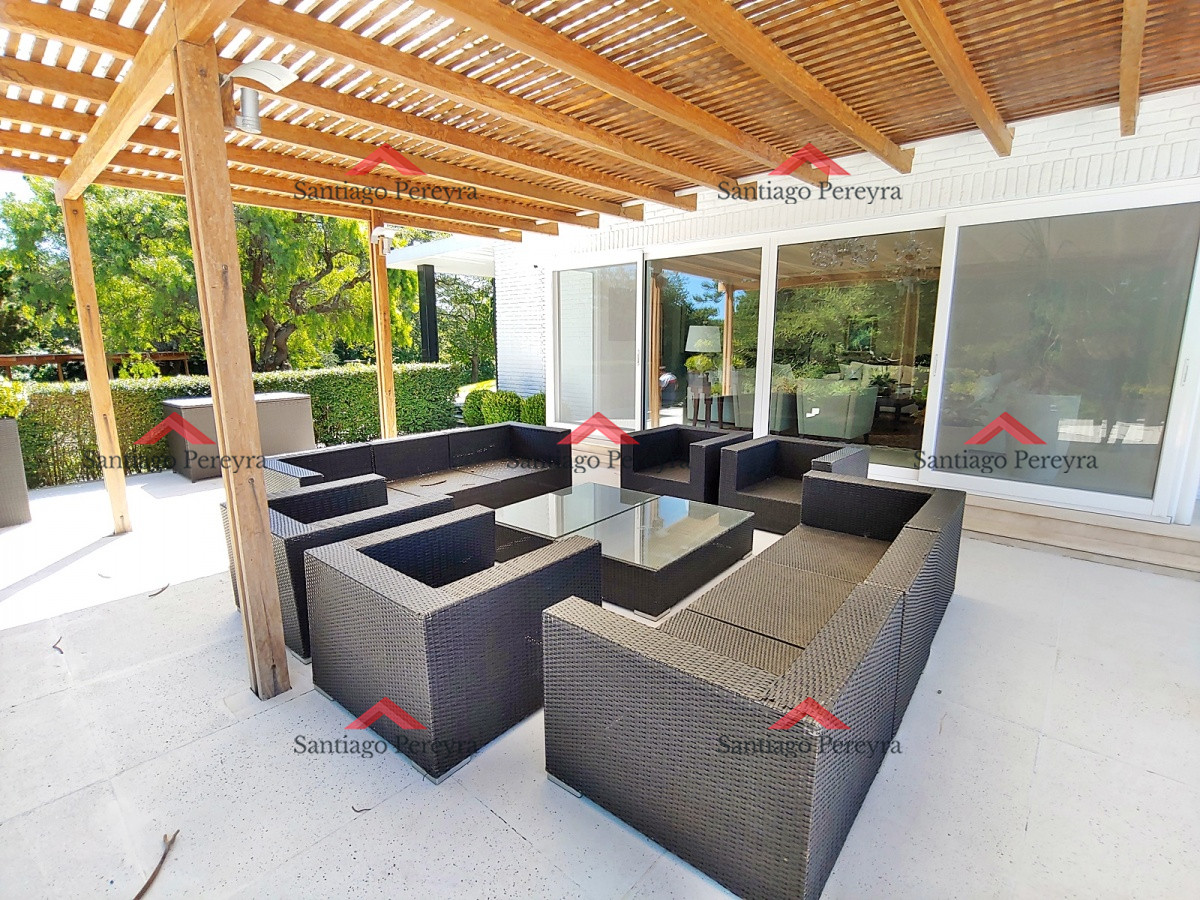 Casa ID.8926 - Mansión con gran terreno