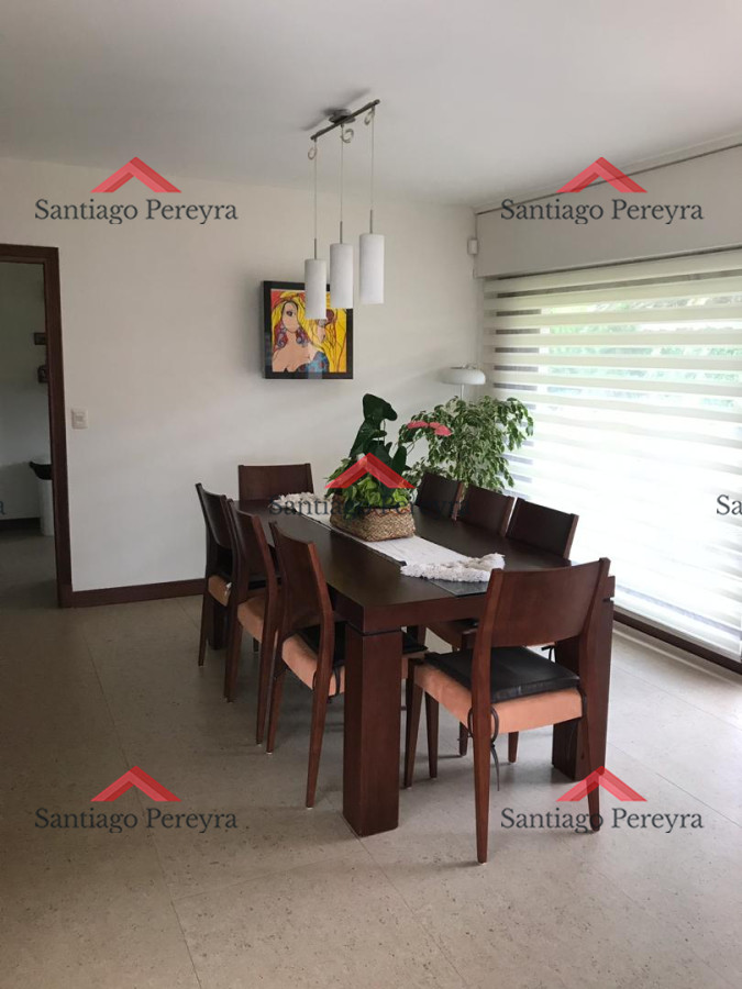 Casa ID.12847 - Espectacular casa a metros del mar. Playa Mansa. 5 dormitorios. 5 baños.