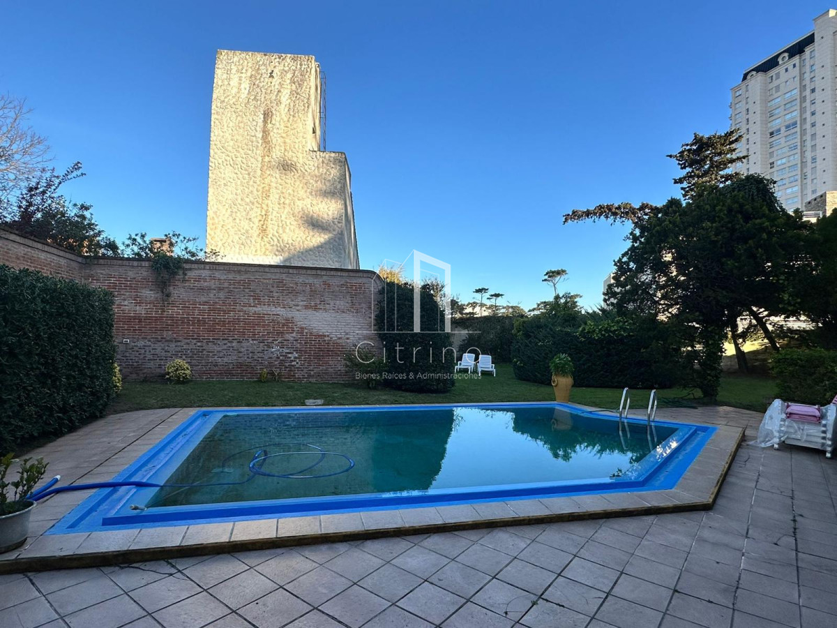 Apartamento ID.1741 - Apartamento en Alquiler de 2 Dormitorios en Playa Mansa Punta del Este
