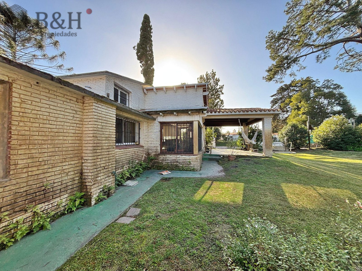 Casa ID.7832 - CASA DE 4 DORMITORIOS EN CANTEGRIL