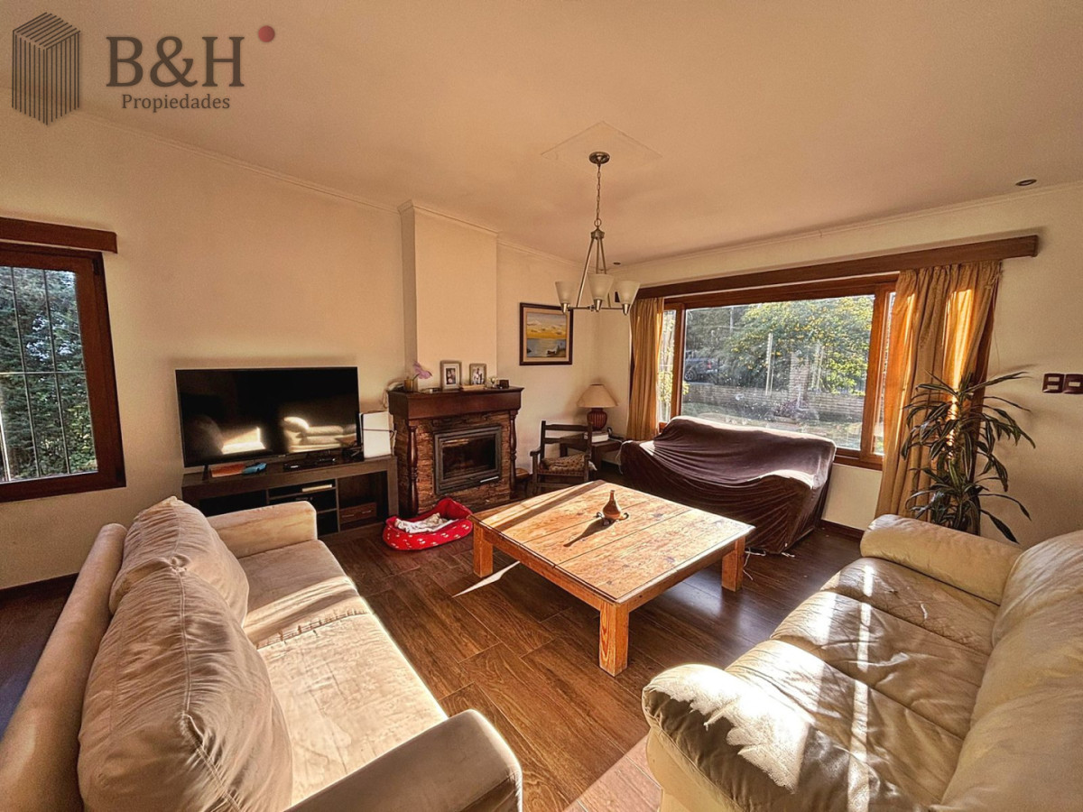 Casa ID.7832 - CASA DE 4 DORMITORIOS EN CANTEGRIL