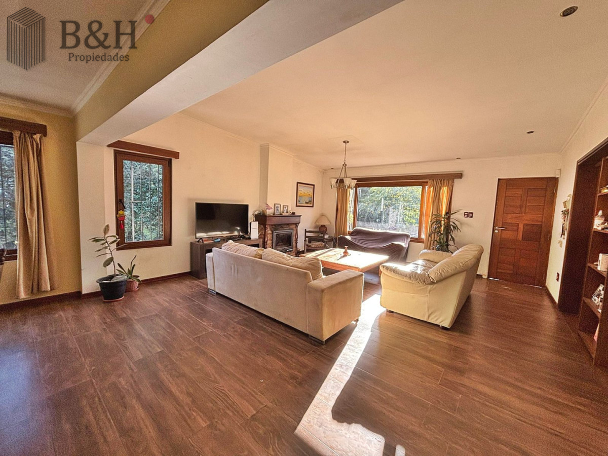 Casa ID.7832 - CASA DE 4 DORMITORIOS EN CANTEGRIL
