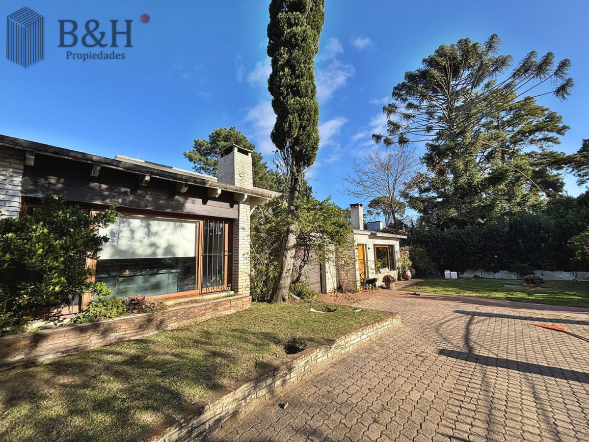Casa ID.7832 - CASA DE 4 DORMITORIOS EN CANTEGRIL