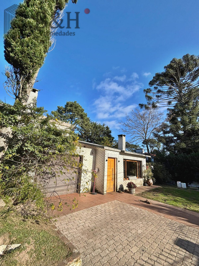 Casa ID.7832 - CASA DE 4 DORMITORIOS EN CANTEGRIL