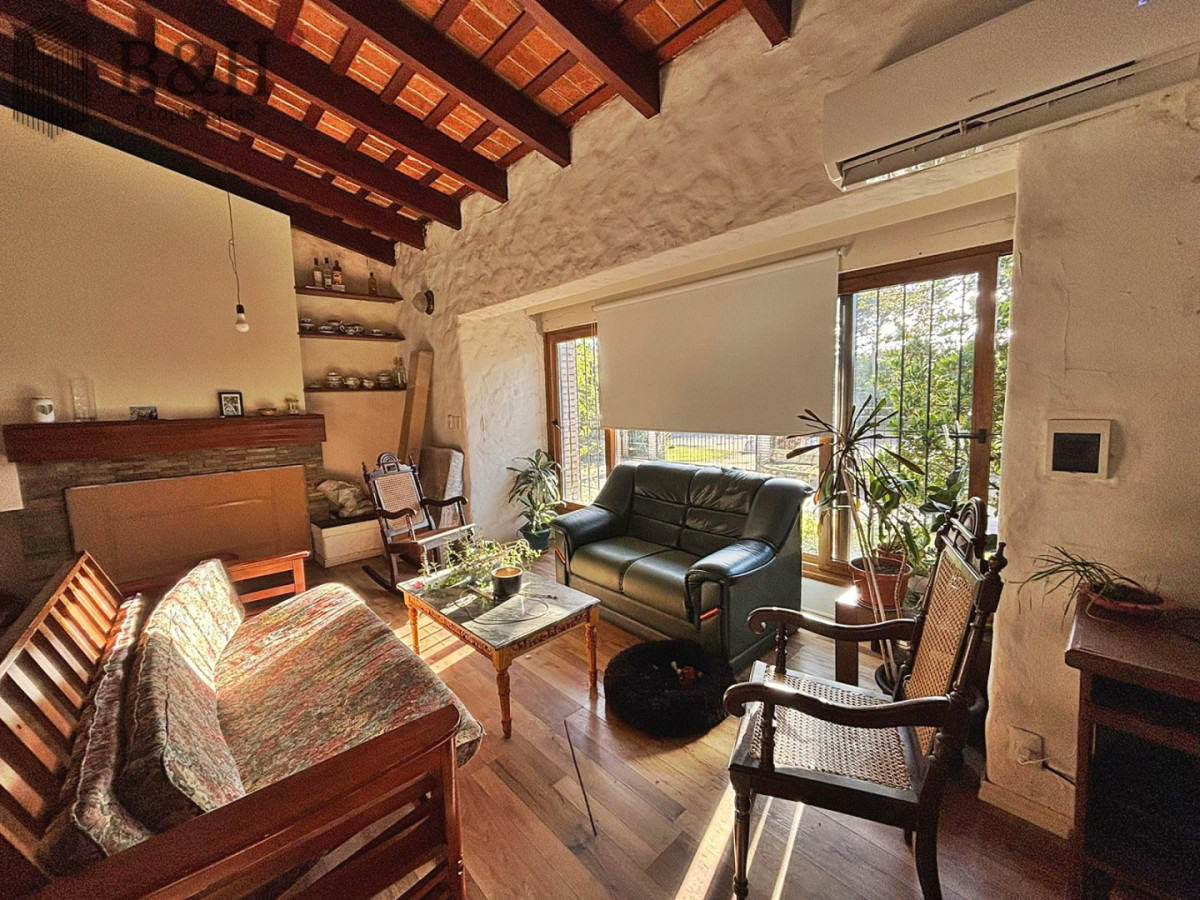 Casa ID.7832 - CASA DE 4 DORMITORIOS EN CANTEGRIL