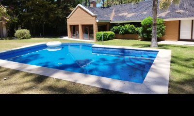 ALQUILER ANUAL Y EN VENTA CASA EN BARRIO SAN RAFAEL - 4 DORMITORIOS Y PISCINA
