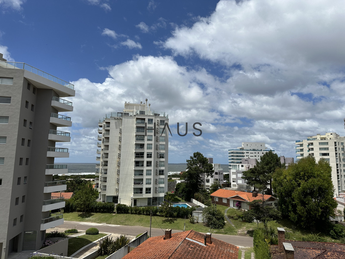 Apartamento ID.263 - Apartamento en venta de 2 dormitorios terraza con parrillero- Brava, Punta del Este