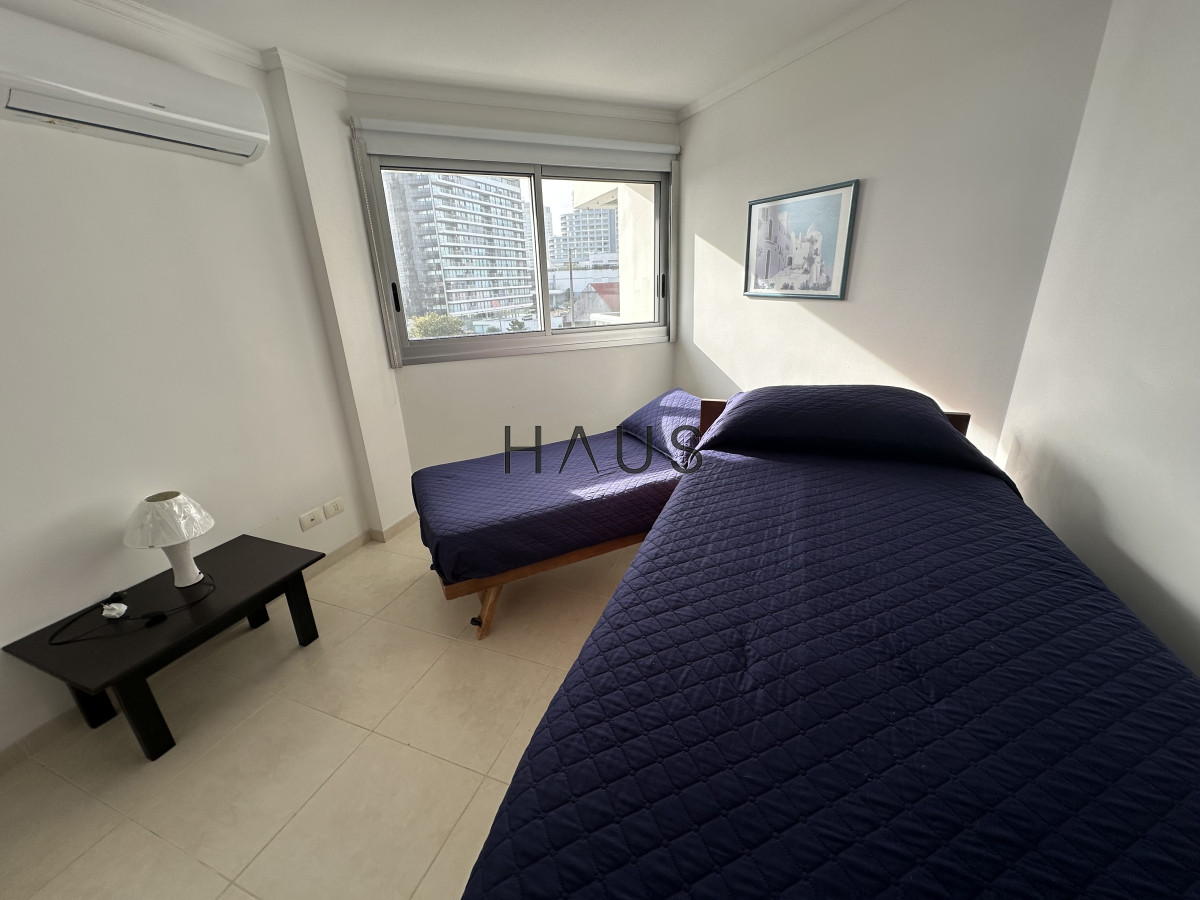 Apartamento ID.178 - Alquiler enero - Apartamento de 2 dormitorios de terraza con parrillero Mansa Punta del Este 