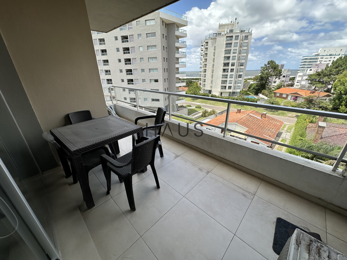Apartamento ID.263 - Apartamento en venta de 2 dormitorios terraza con parrillero- Brava, Punta del Este