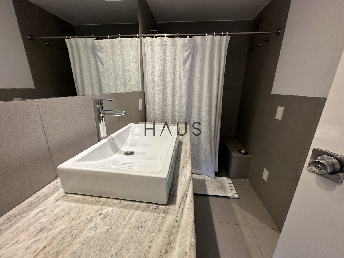 Apartamento ID.257 - Apartamento frente al mar en Alquiler temporada de 4 dormitorios disponible enero PUNTA DEL ESTE, Mansa-