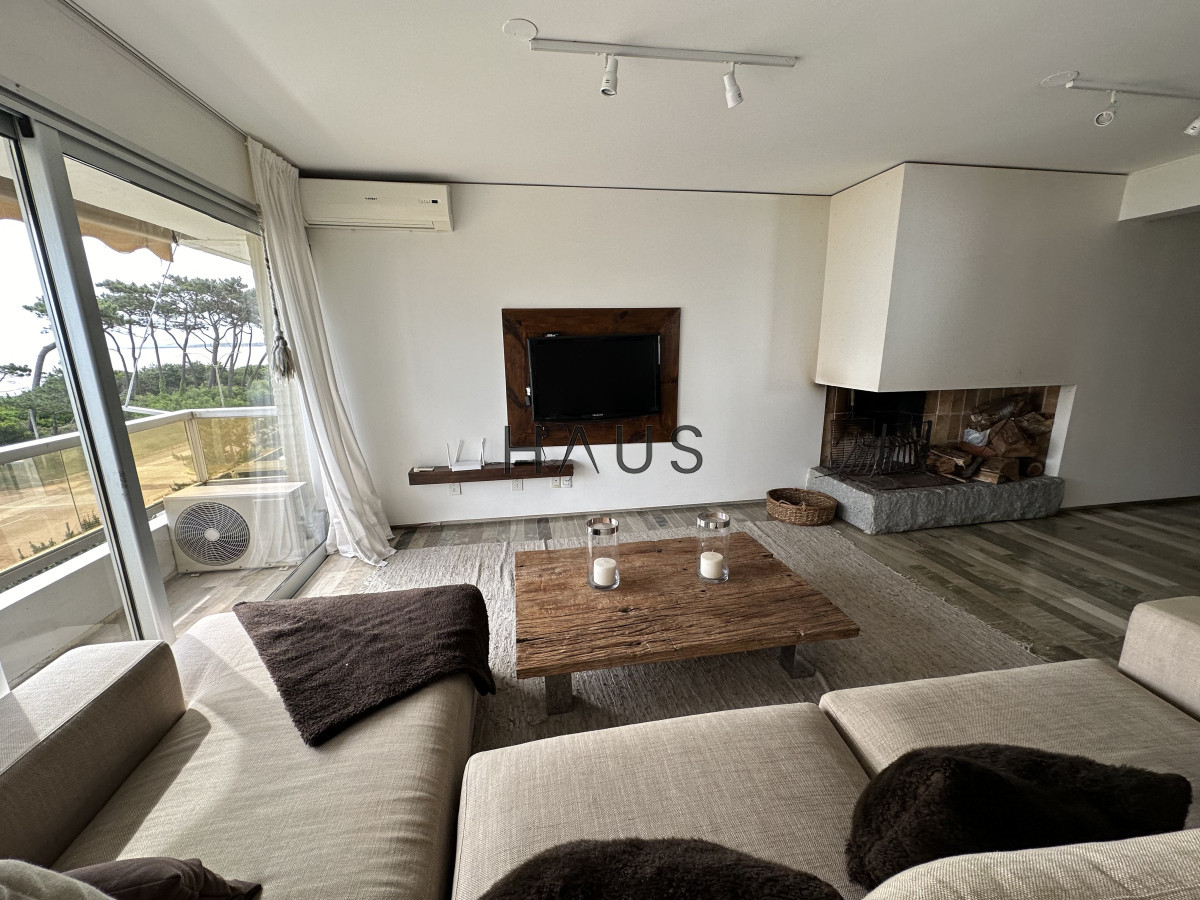 Apartamento ID.257 - Apartamento frente al mar en Alquiler temporada de 4 dormitorios disponible enero PUNTA DEL ESTE, Mansa-