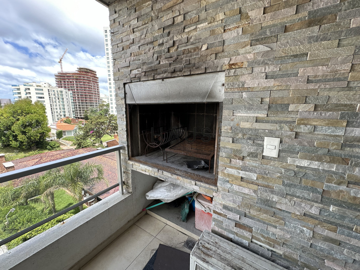 Apartamento ID.263 - Apartamento en venta de 2 dormitorios terraza con parrillero- Brava, Punta del Este