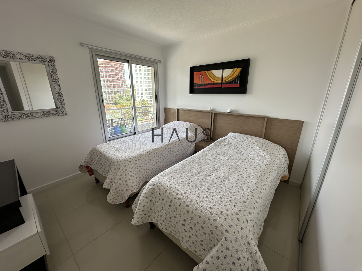Apartamento ID.263 - Apartamento en venta de 2 dormitorios terraza con parrillero- Brava, Punta del Este