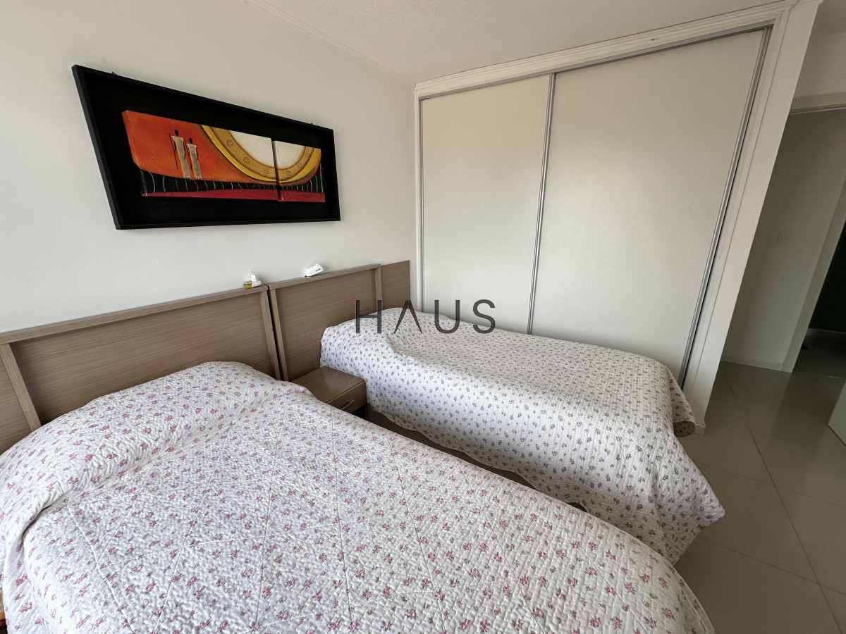 Apartamento ID.263 - Apartamento en venta de 2 dormitorios terraza con parrillero- Brava, Punta del Este