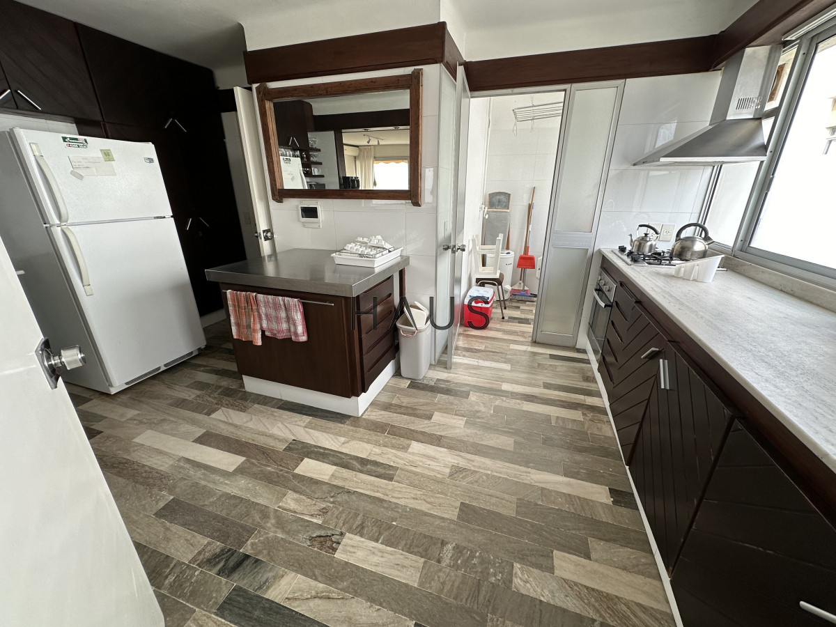 Apartamento ID.257 - Apartamento frente al mar en Alquiler temporada de 4 dormitorios disponible enero PUNTA DEL ESTE, Mansa-