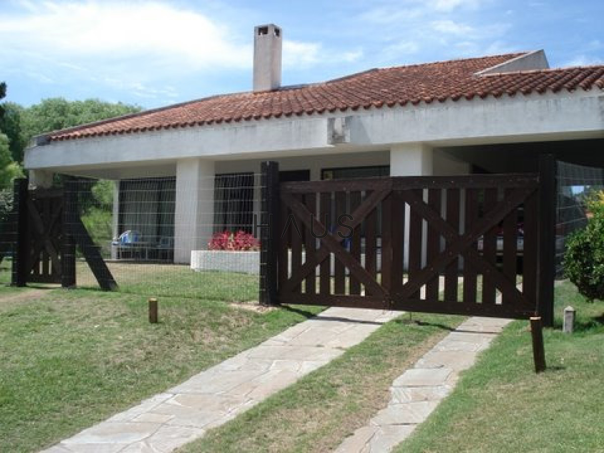 Casa ID.172 - Casa de 4 dormitorios en Alquiler temporada y anual a pasos de Mansa  PUNTA DEL ESTE