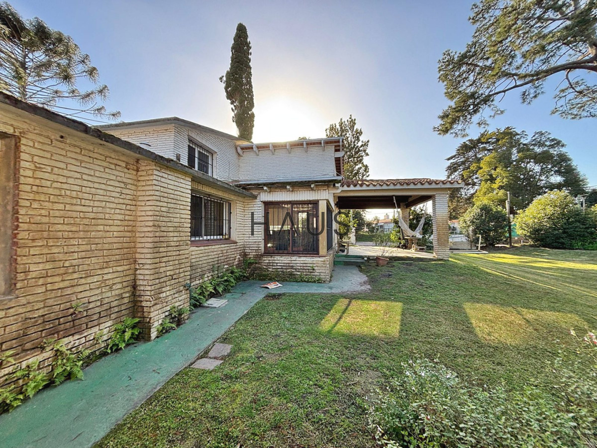 Casa ID.895 - CASA DE 4 DORMITORIOS EN CANTEGRIL