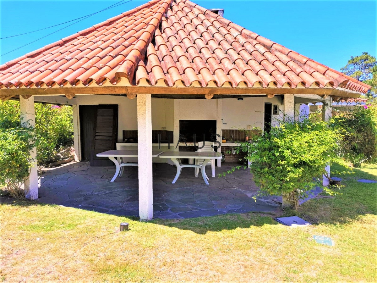 Casa ID.172 - Casa de 4 dormitorios en Alquiler temporada y anual a pasos de Mansa  PUNTA DEL ESTE
