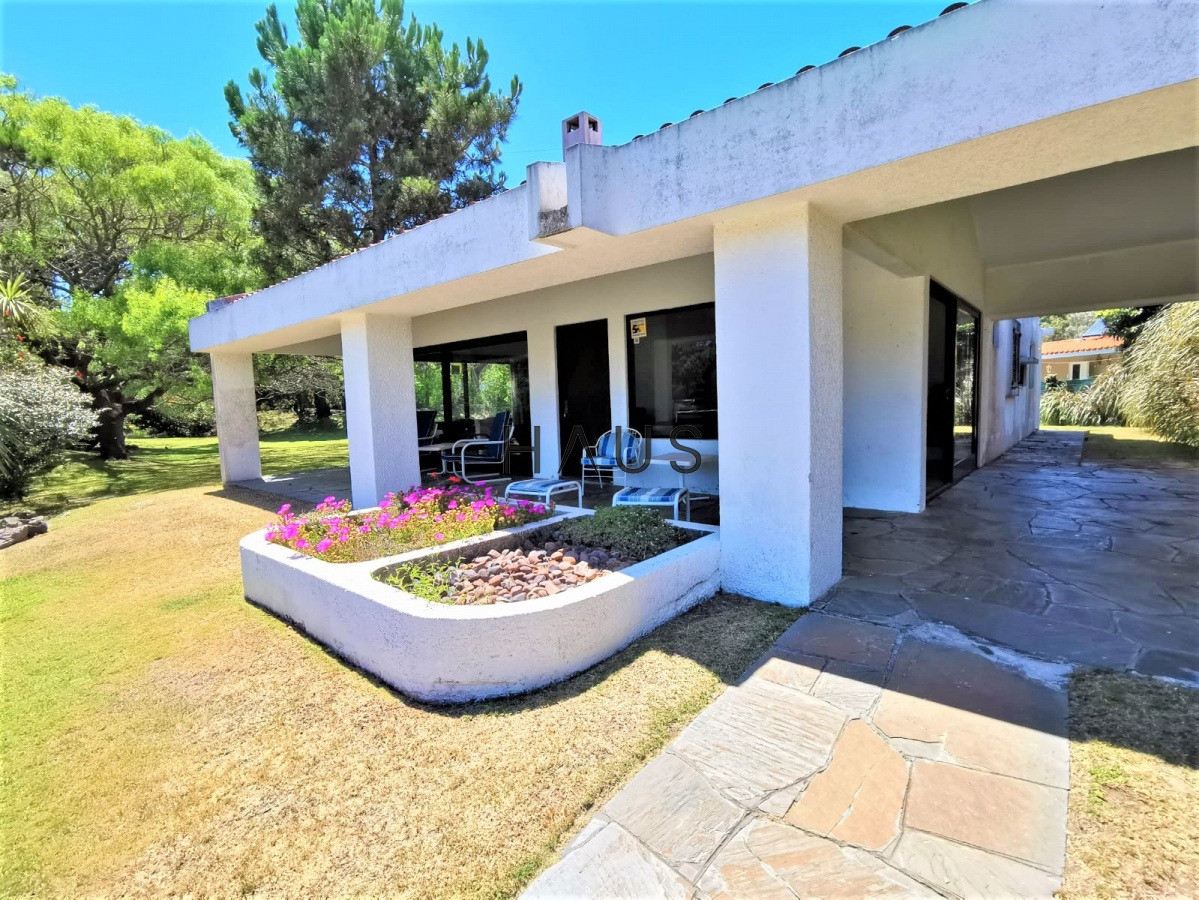 Casa ID.172 - Casa de 4 dormitorios en Alquiler temporada y anual a pasos de Mansa  PUNTA DEL ESTE