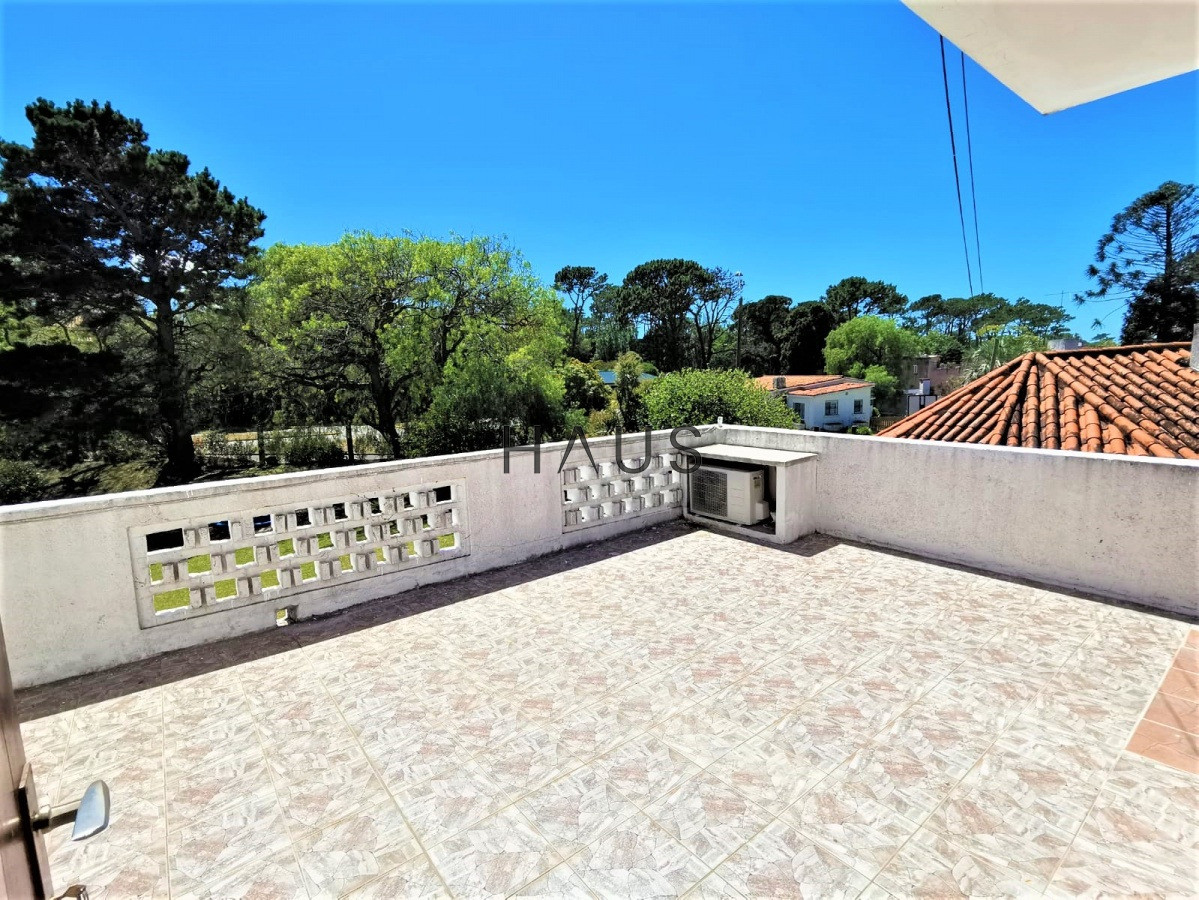 Casa ID.172 - Casa de 4 dormitorios en Alquiler temporada y anual a pasos de Mansa  PUNTA DEL ESTE