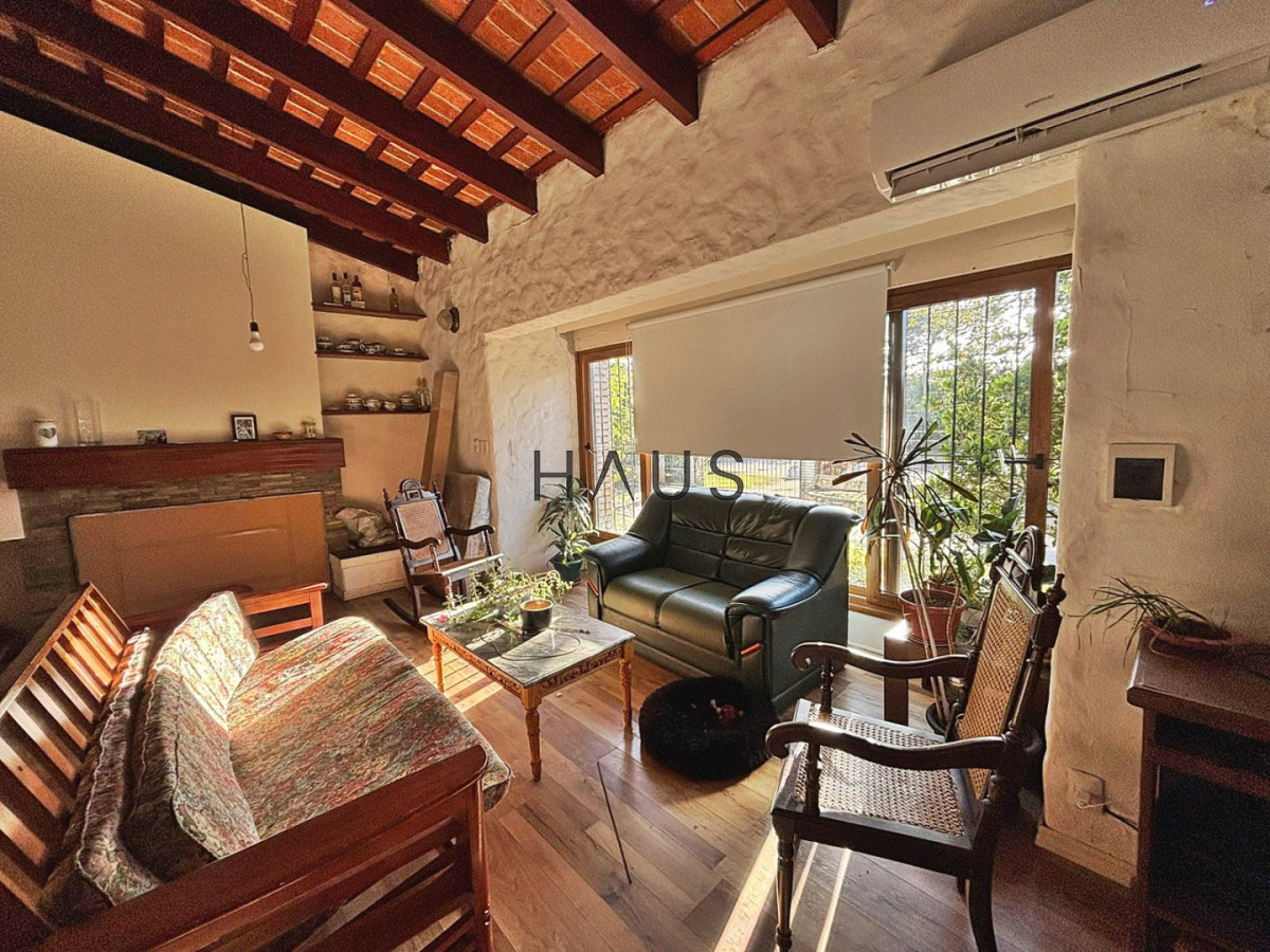 Casa ID.895 - CASA DE 4 DORMITORIOS EN CANTEGRIL