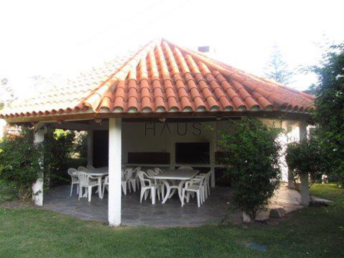 Casa ID.172 - Casa de 4 dormitorios en Alquiler temporada y anual a pasos de Mansa  PUNTA DEL ESTE
