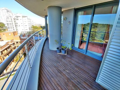VENTA DE APARTAMENTO DE 2 DORMITORIOS EN TORRE TRESSENTA PUNTA DEL ESTE 